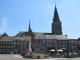 Vue de la rue principale d'Aubel avec ses bâtiments historiques, idéal pour service de vidange Aubel local.