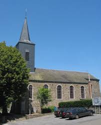 Paysage charmant avec rue pavée et maison en pierre à Daverdisse, idéal pour entreprise de débouchage Daverdisse.