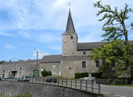 Vue pittoresque de Hamois avec ses maisons traditionnelles en pierre, parfait pour vos besoins de débouchage Hamois.