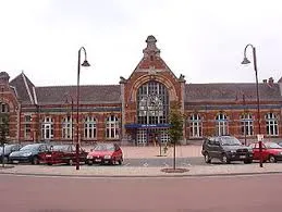 Vue d'une rue pittoresque de Châtelet avec services de débouchage efficaces pour répondre à vos besoins locaux